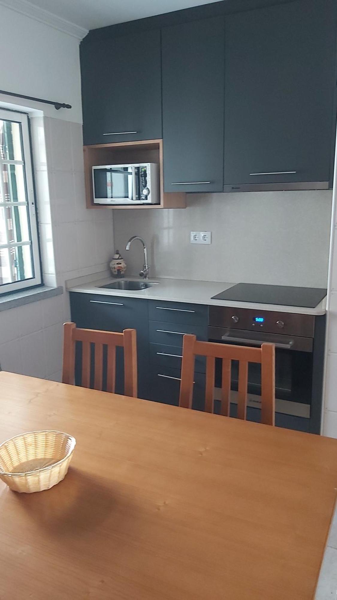 Encosta Da Serra Sabugueiro  Bilik gambar